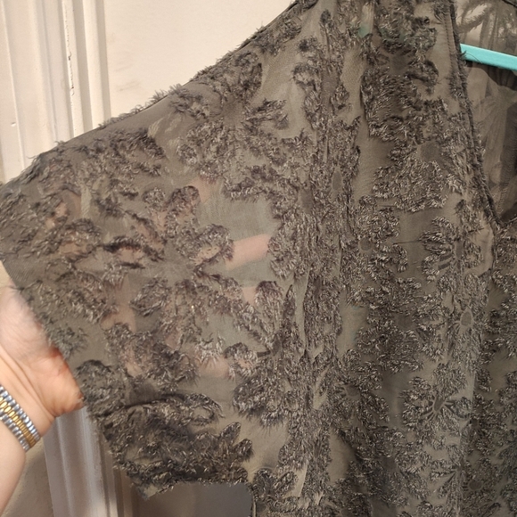 Avenue NWT Forest Khaki Sheer Floral Burnout Top  22/24 Casual Work Event Artsy - Picture 4 of 8